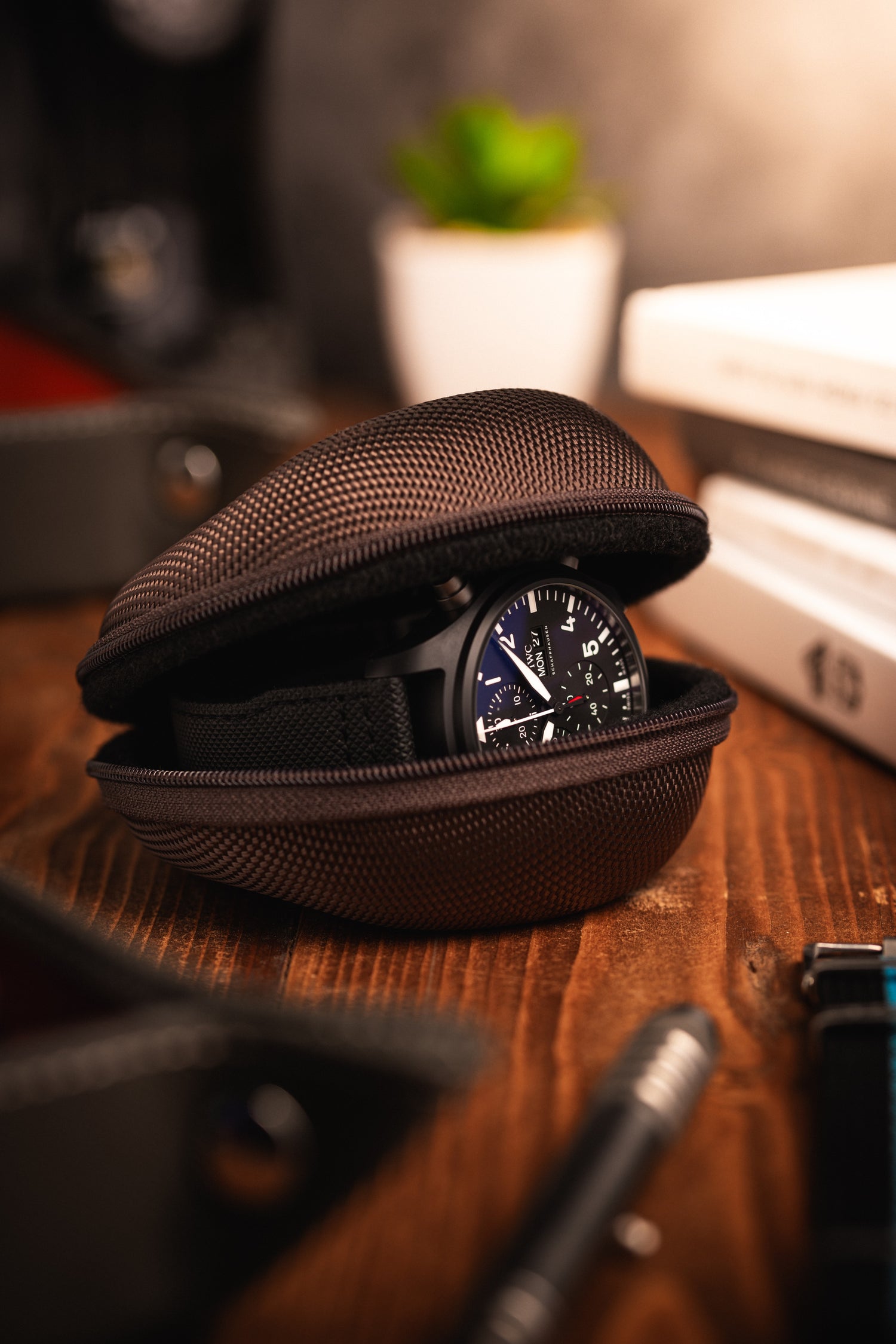 Secure Single Watch Travel Case - Coffee Bean
