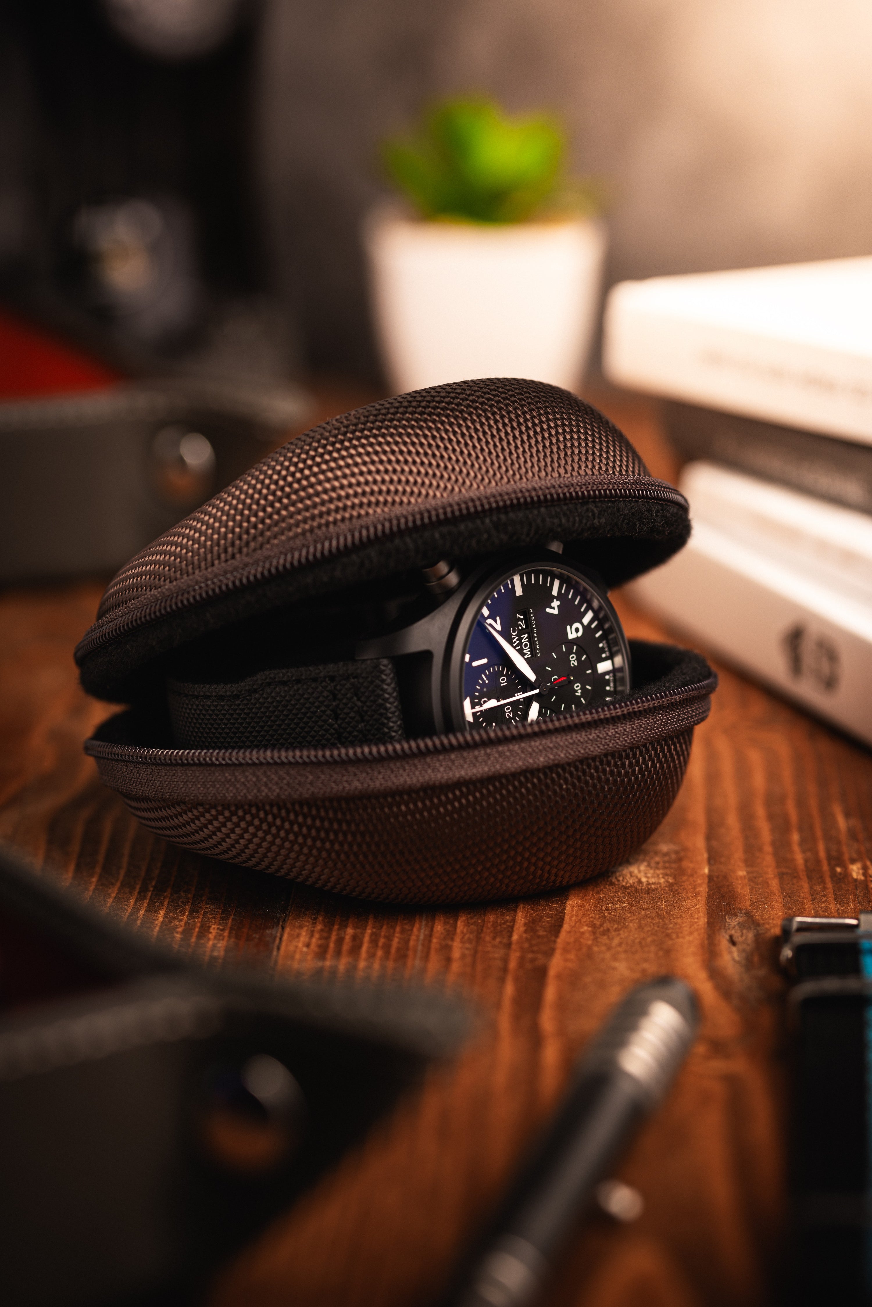 Secure Single Watch Travel Case - Coffee Bean