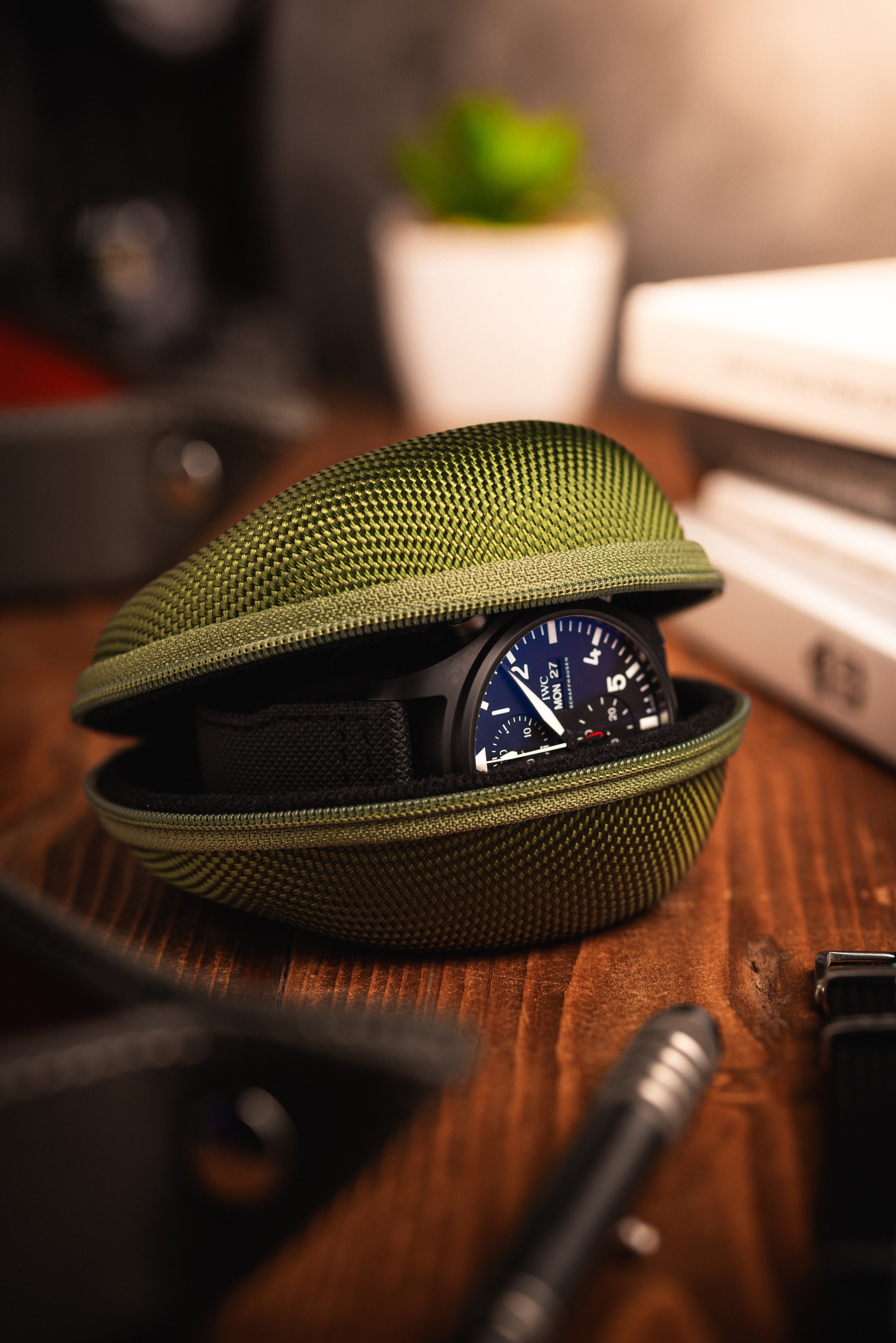 Secure Single Watch Travel Case - Khaki Green